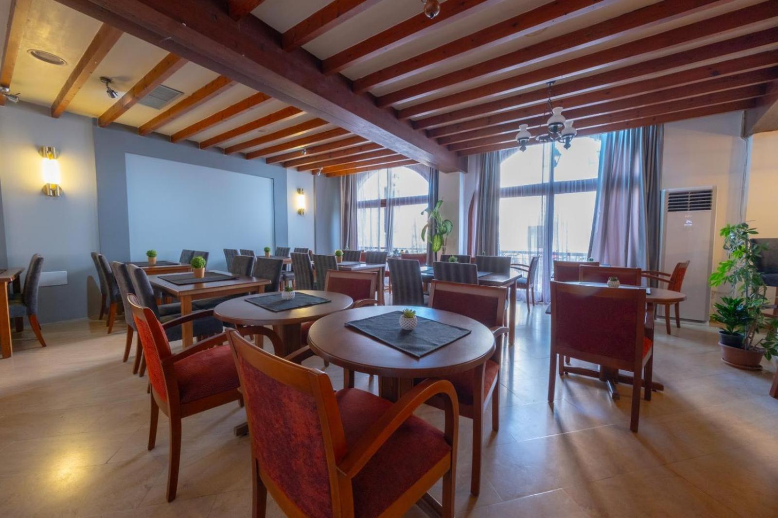 Kyrenia British Harbour Hotel Екстериор снимка